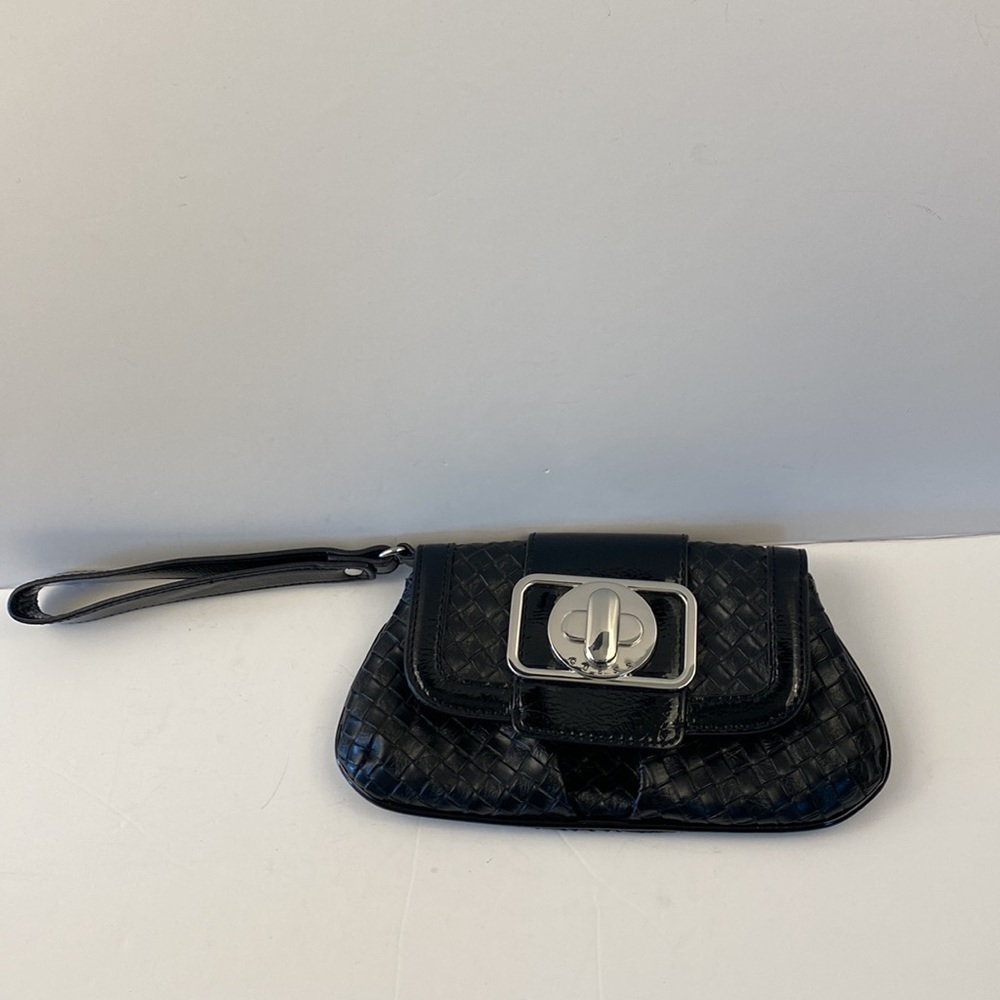 Guess purse wristlet magnet lock zippered pocket black woven silver hardware - Picture 2 of 9